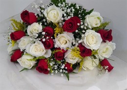 Bouquet 24 rosas (vermelhas e brancas)